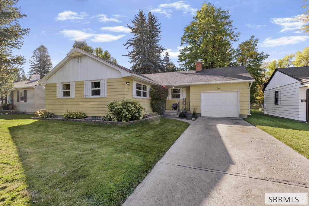 215 Tautphaus Drive Property Photo 1