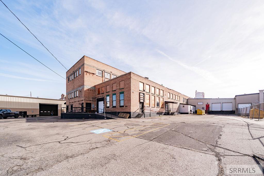 751 S Capital Avenue Property Photo 3