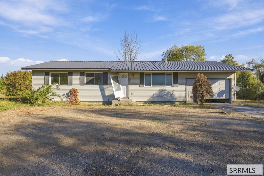 724 E 1540 N Property Photo 1