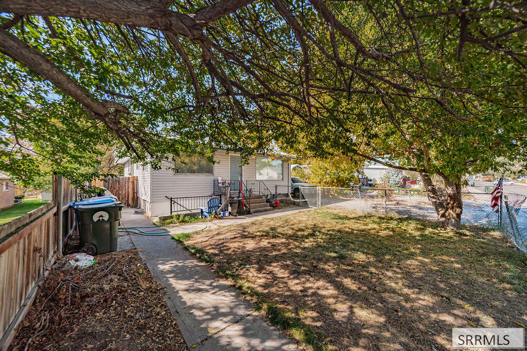727 Jefferson Avenue Property Photo 4