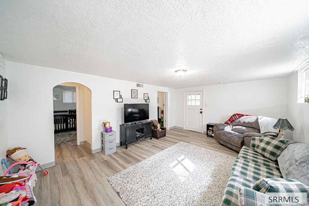 727 Jefferson Avenue Property Photo 6