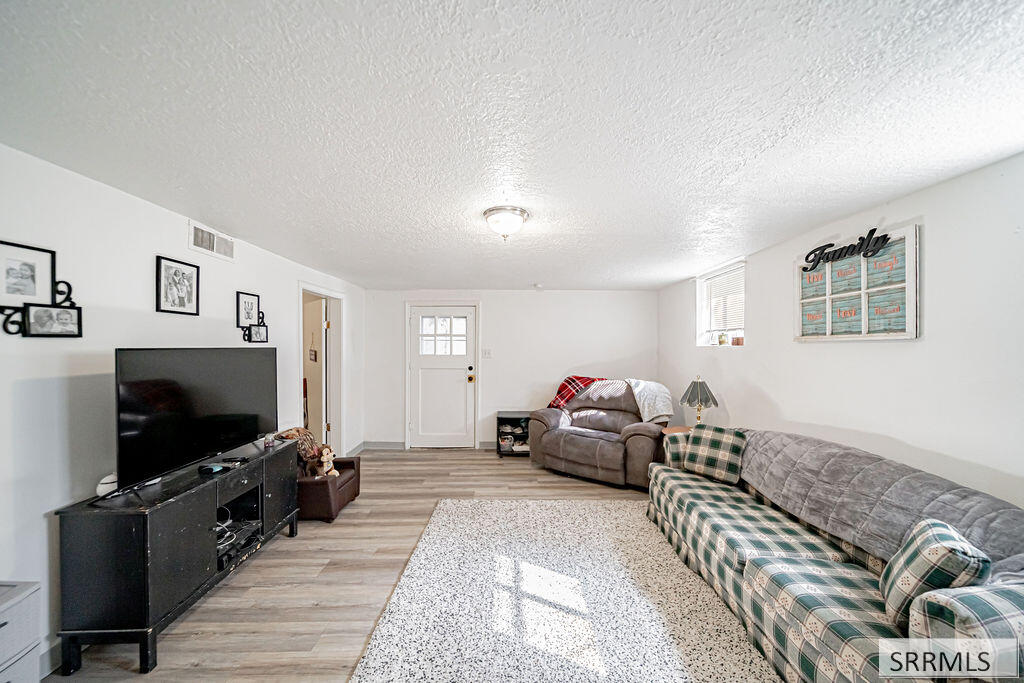 727 Jefferson Avenue Property Photo 7