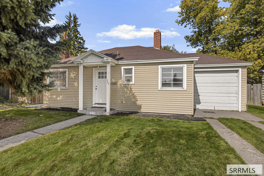 365 E 20th Street Property Photo 1