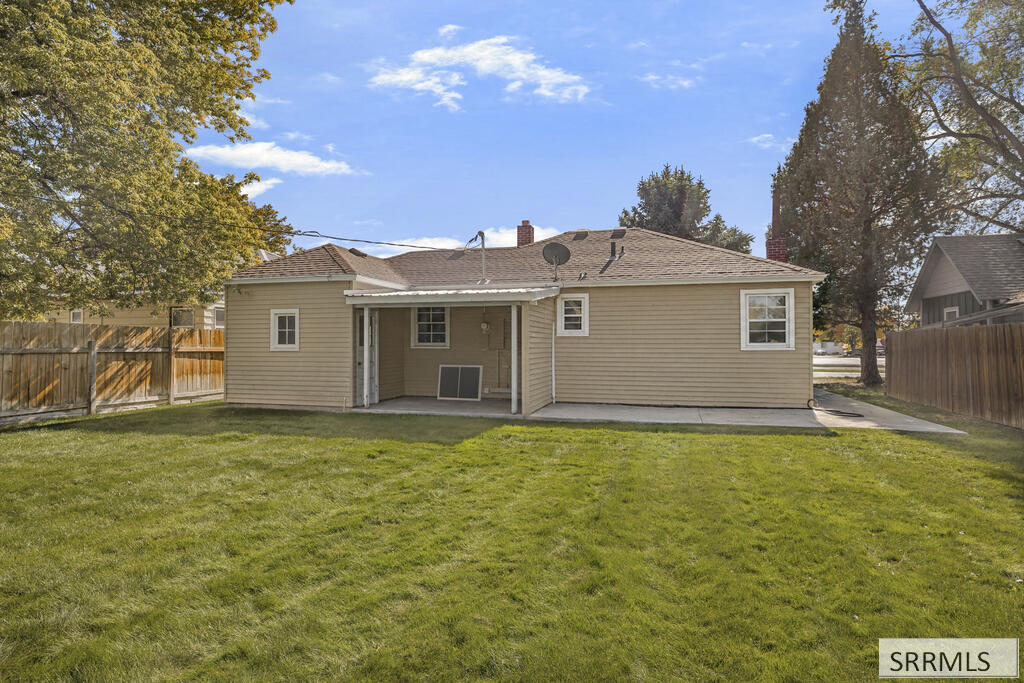 365 E 20th Street Property Photo 3