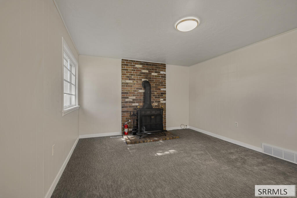 365 E 20th Street Property Photo 5