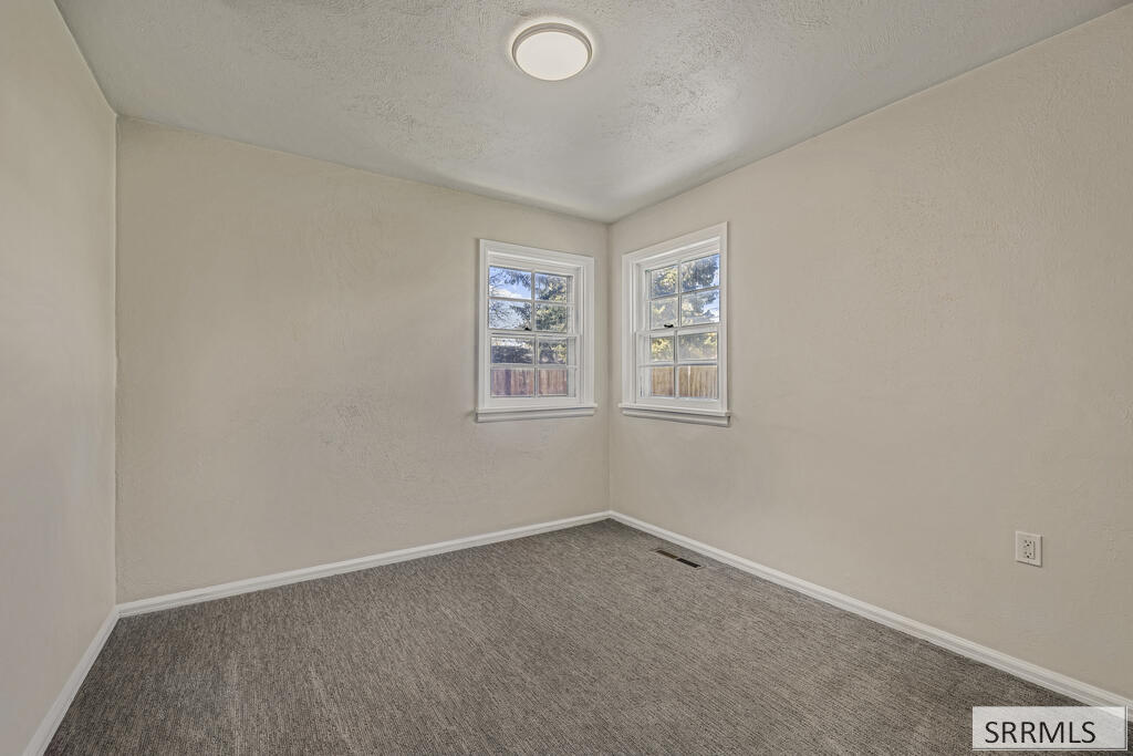 365 E 20th Street Property Photo 13