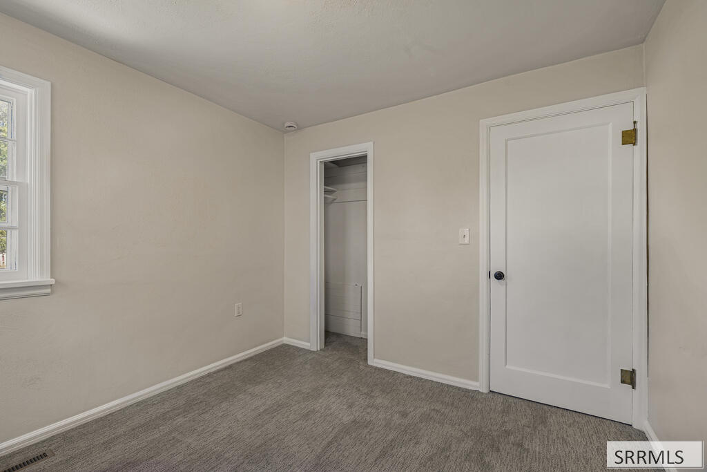 365 E 20th Street Property Photo 14