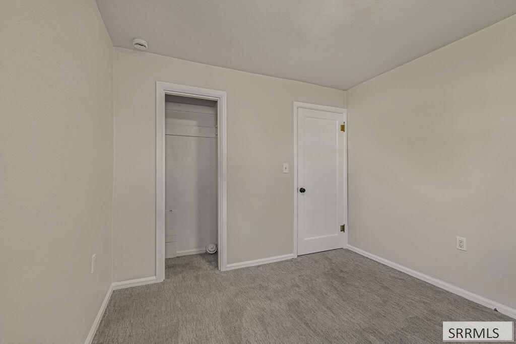 365 E 20th Street Property Photo 15