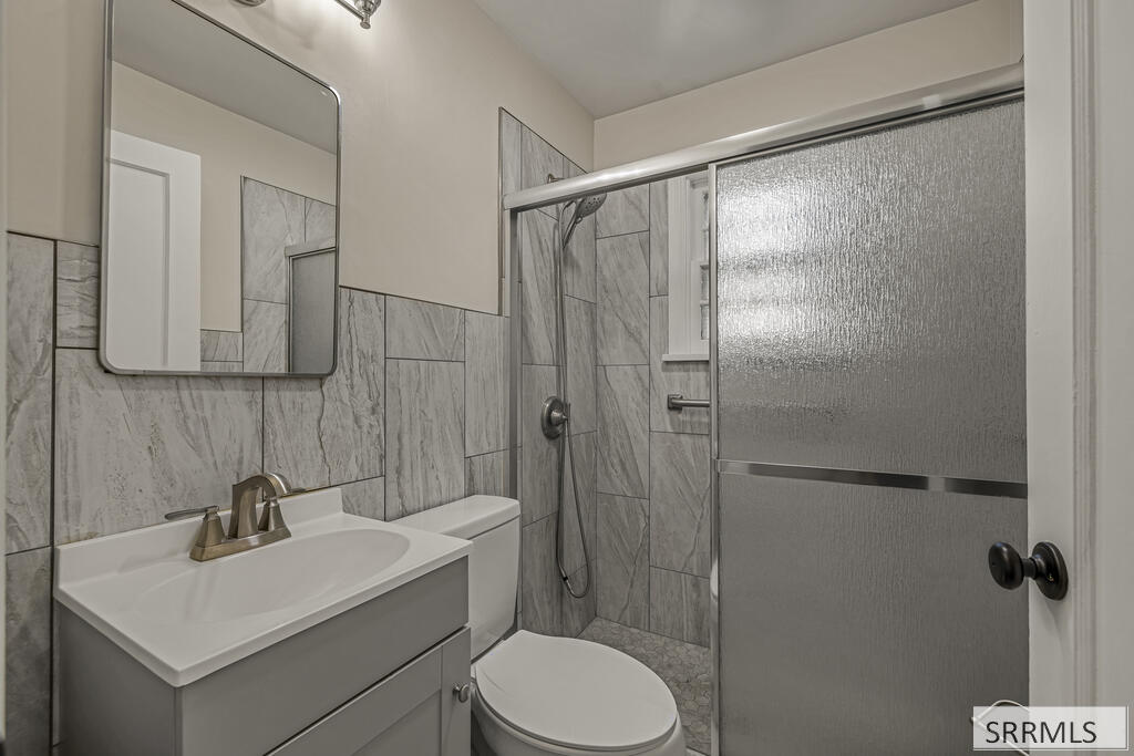 365 E 20th Street Property Photo 16