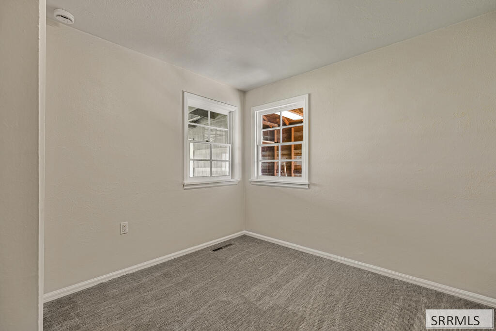 365 E 20th Street Property Photo 17
