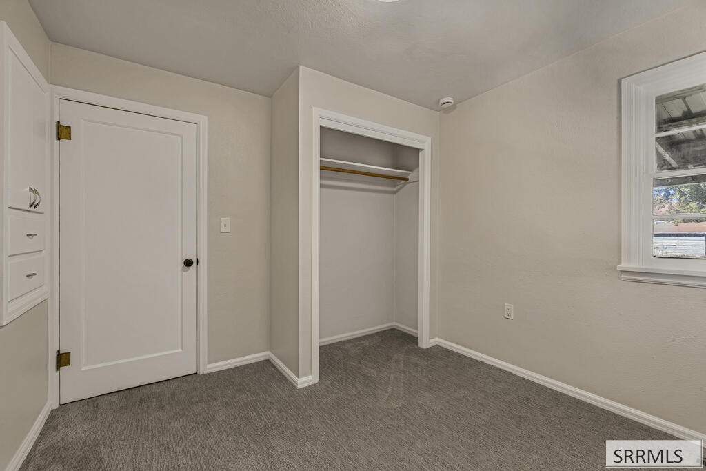 365 E 20th Street Property Photo 18