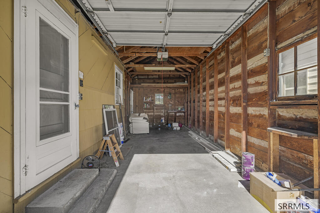 365 E 20th Street Property Photo 23