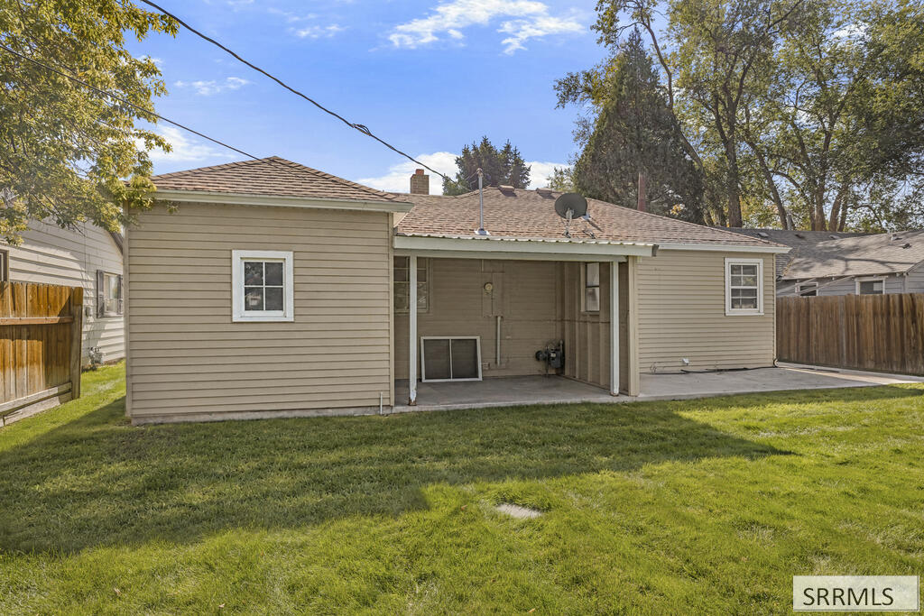 365 E 20th Street Property Photo 24