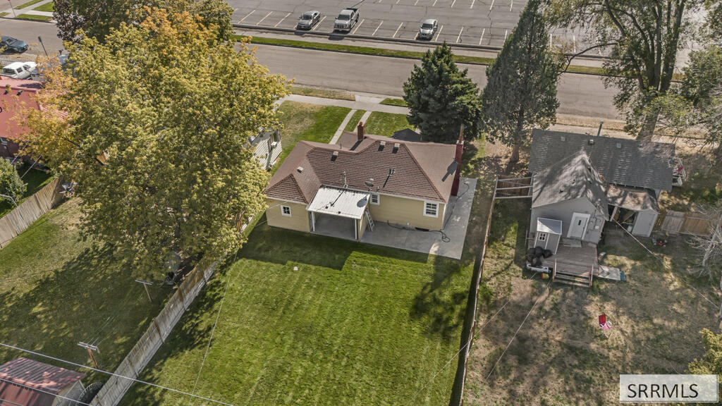 365 E 20th Street Property Photo 28