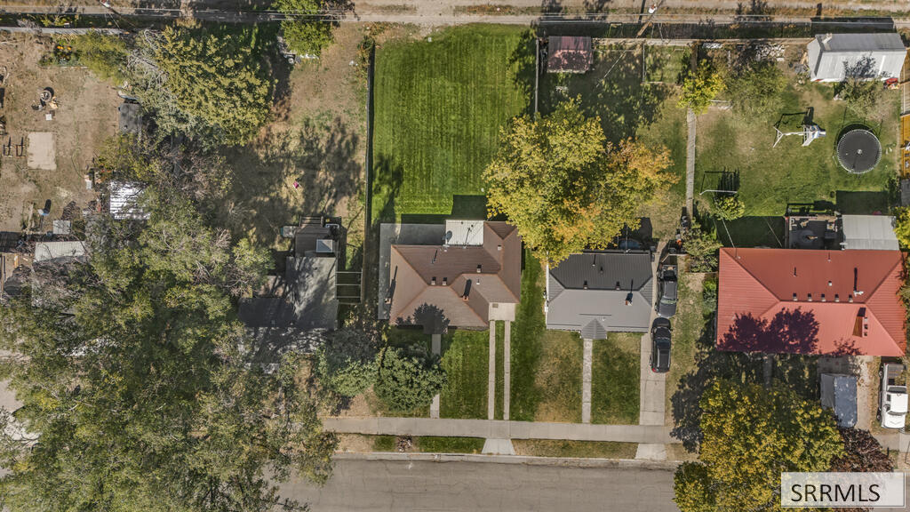 365 E 20th Street Property Photo 32