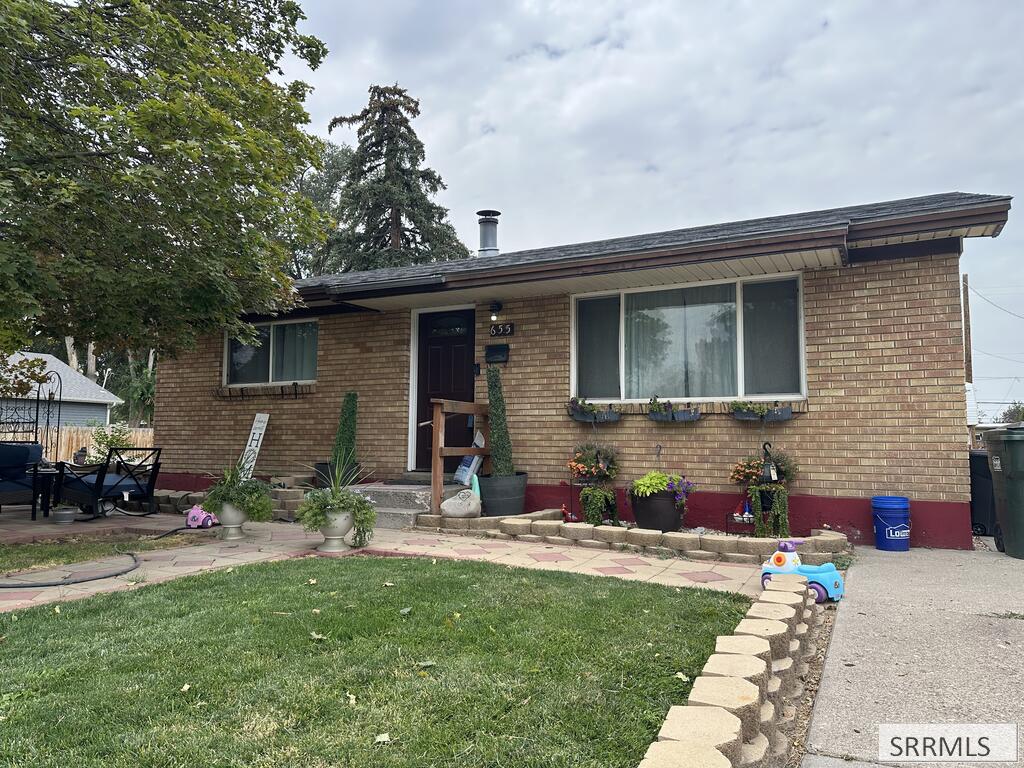 655 Wayne Avenue Property Photo 1
