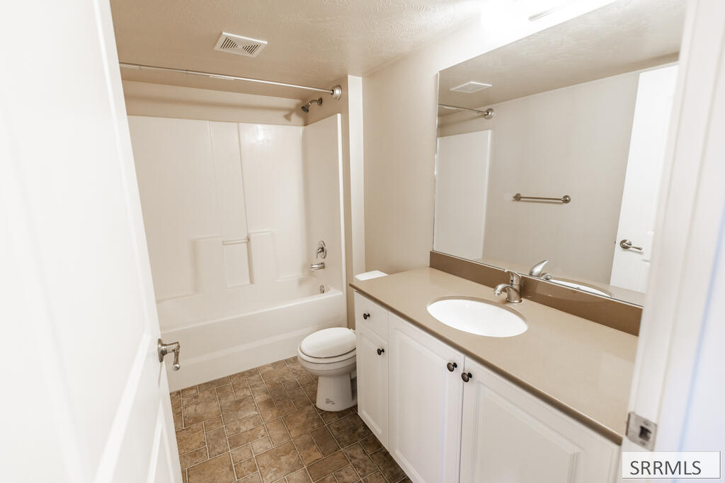 332 S 4th W Property Photo 26