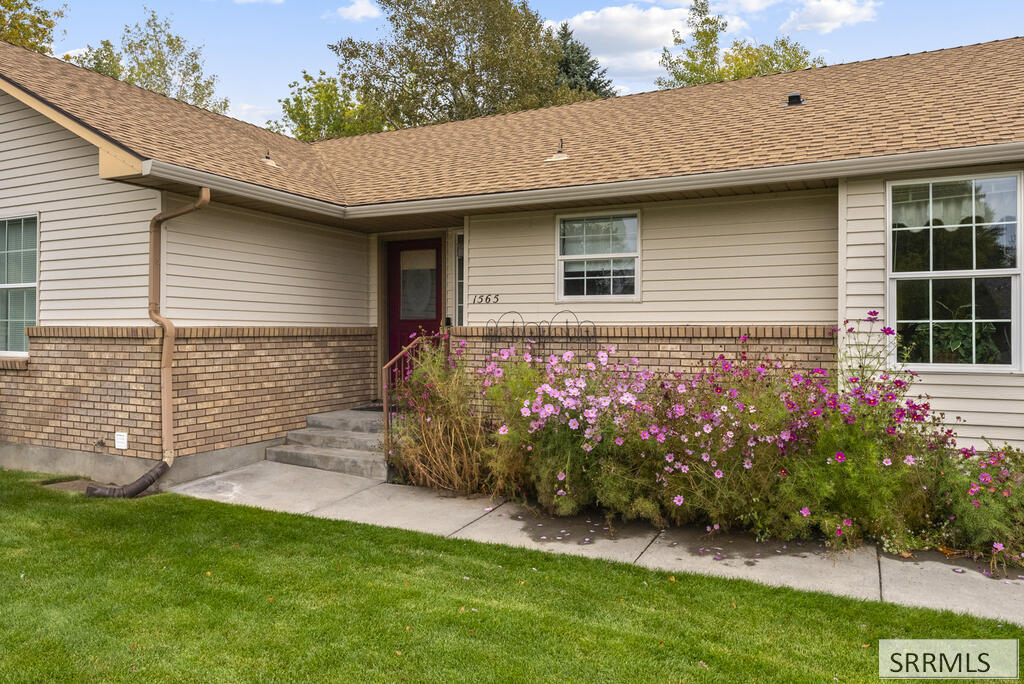 1565 Newman Drive Property Photo 3