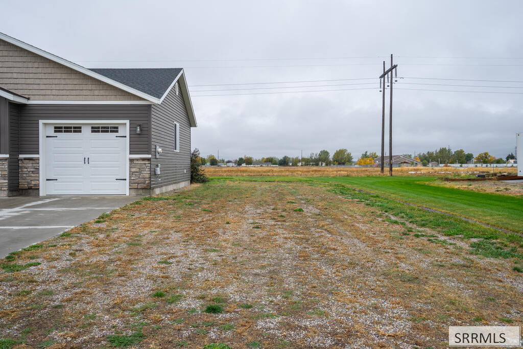 183 N 4032 E Property Photo 37
