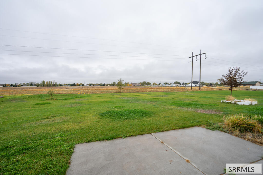 183 N 4032 E Property Photo 38