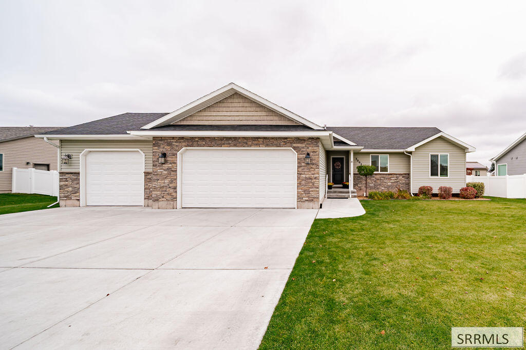 3002 Golden Rod Drive Property Photo 1