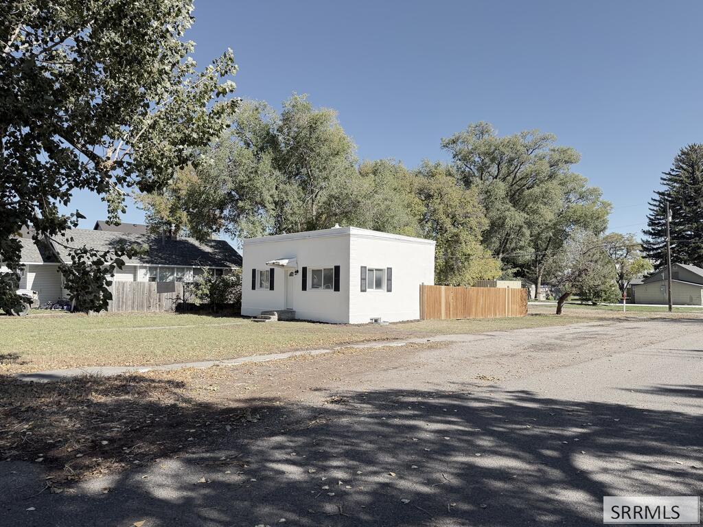 820 N Shilling Avenue Property Photo 1