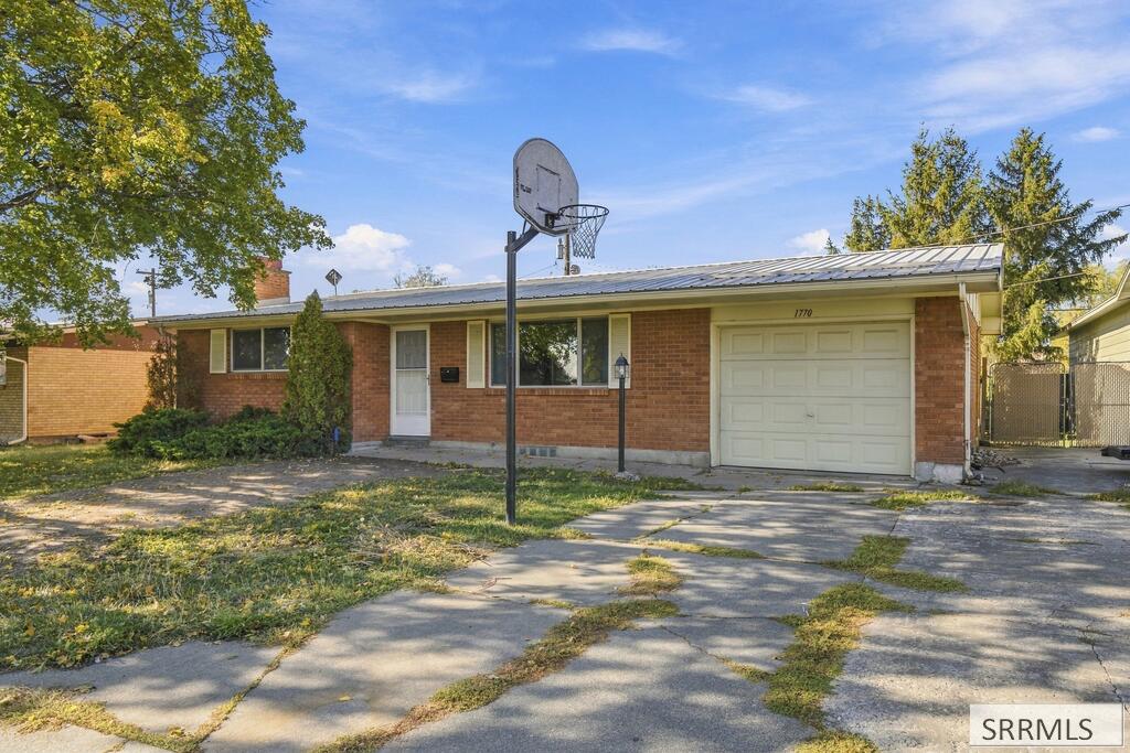 1770 S Falcon Drive Property Photo 2