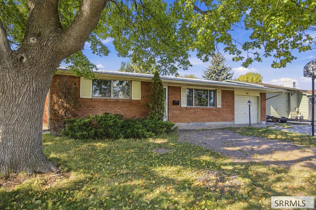 1770 S Falcon Drive Property Photo 3