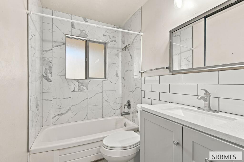 1770 S Falcon Drive Property Photo 9