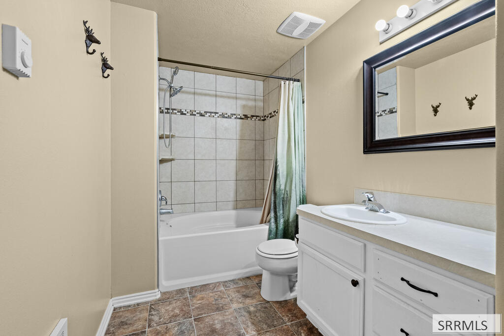 566 W Dalling Drive Property Photo 9