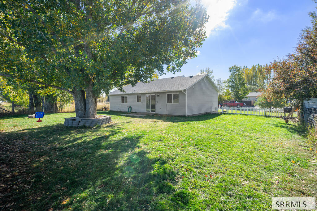566 W Dalling Drive Property Photo 17