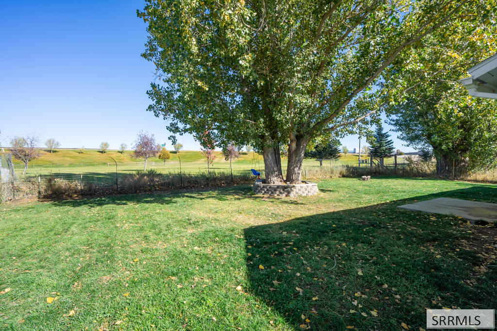 566 W Dalling Drive Property Photo 18