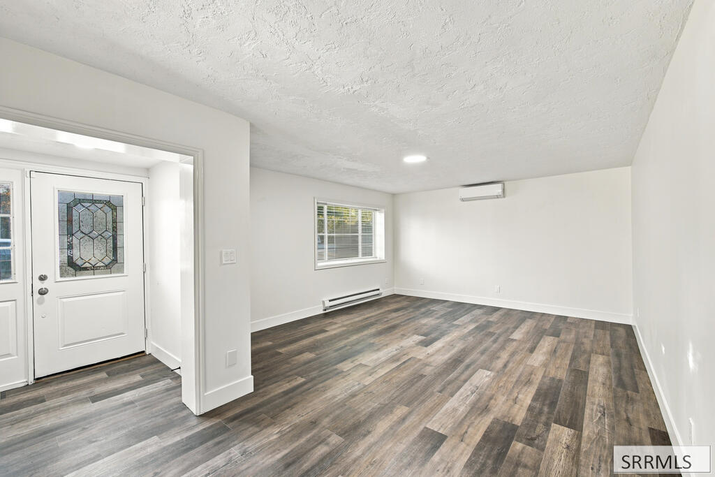 1069 Cassia Property Photo 4
