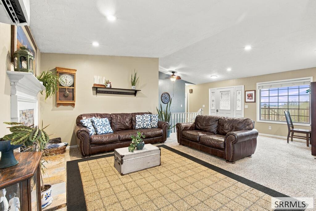 121 N 2300 E Property Photo 5