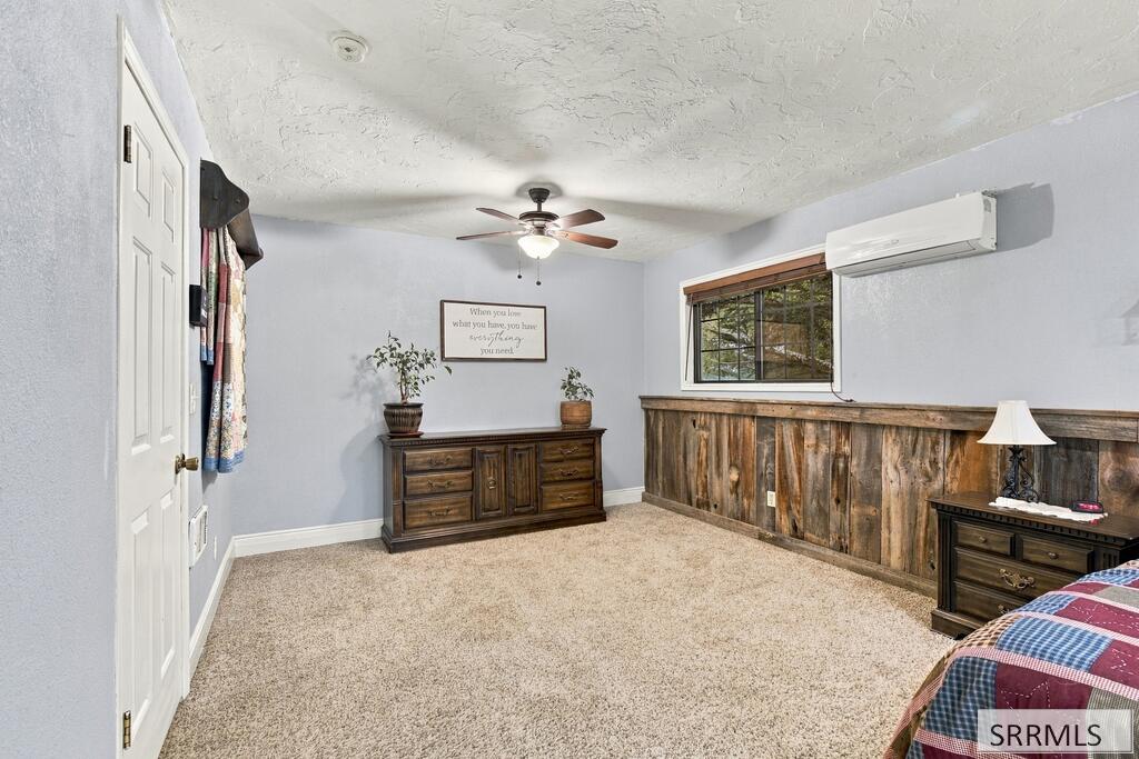 121 N 2300 E Property Photo 11