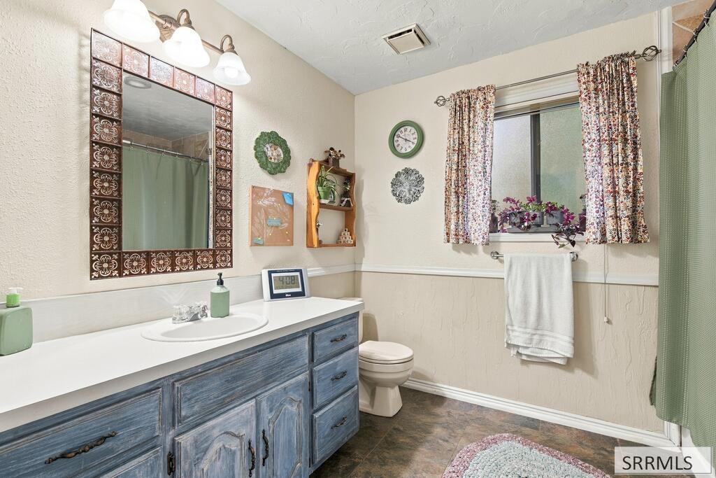 121 N 2300 E Property Photo 12