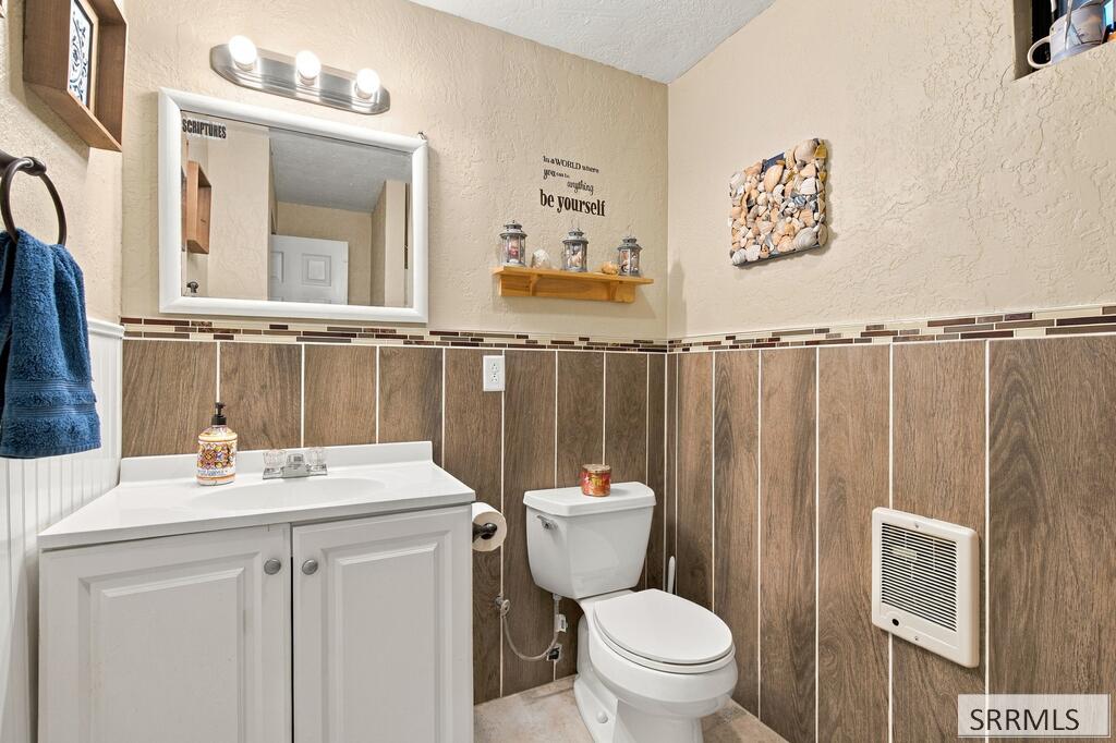 121 N 2300 E Property Photo 22