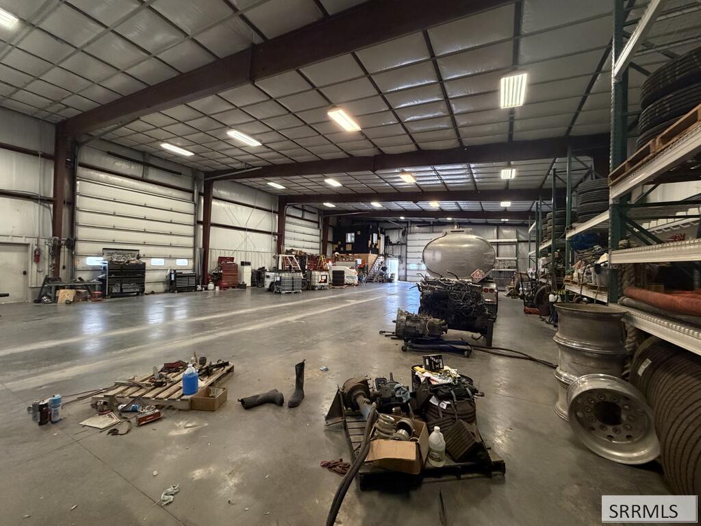 3215 E County Line Road Property Photo 2