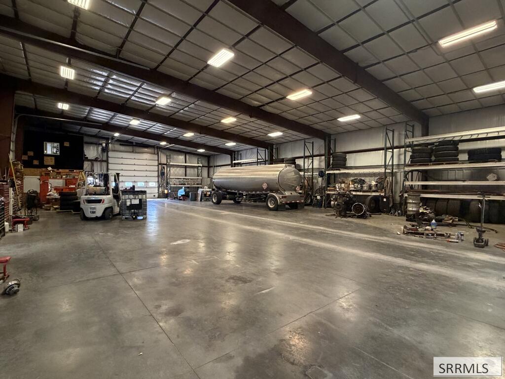 3215 E County Line Road Property Photo 3