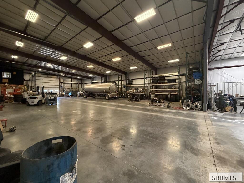 3215 E County Line Road Property Photo 4