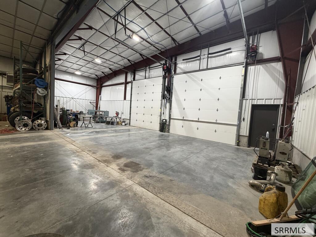 3215 E County Line Road Property Photo 5