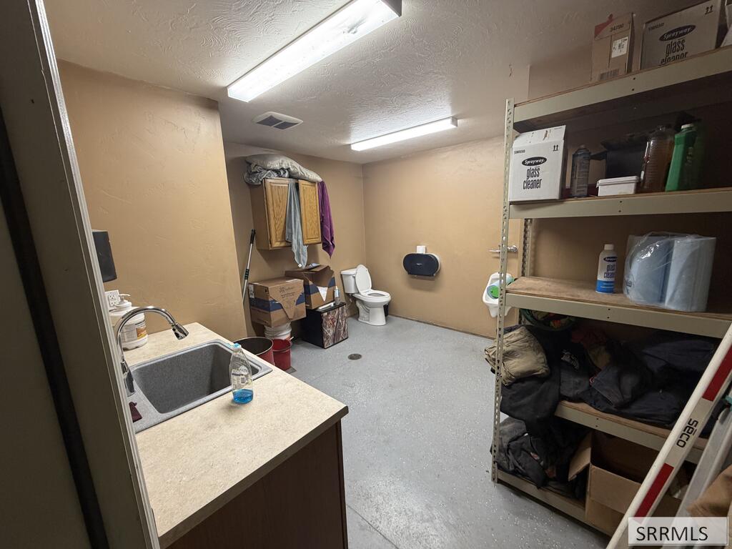 3215 E County Line Road Property Photo 6