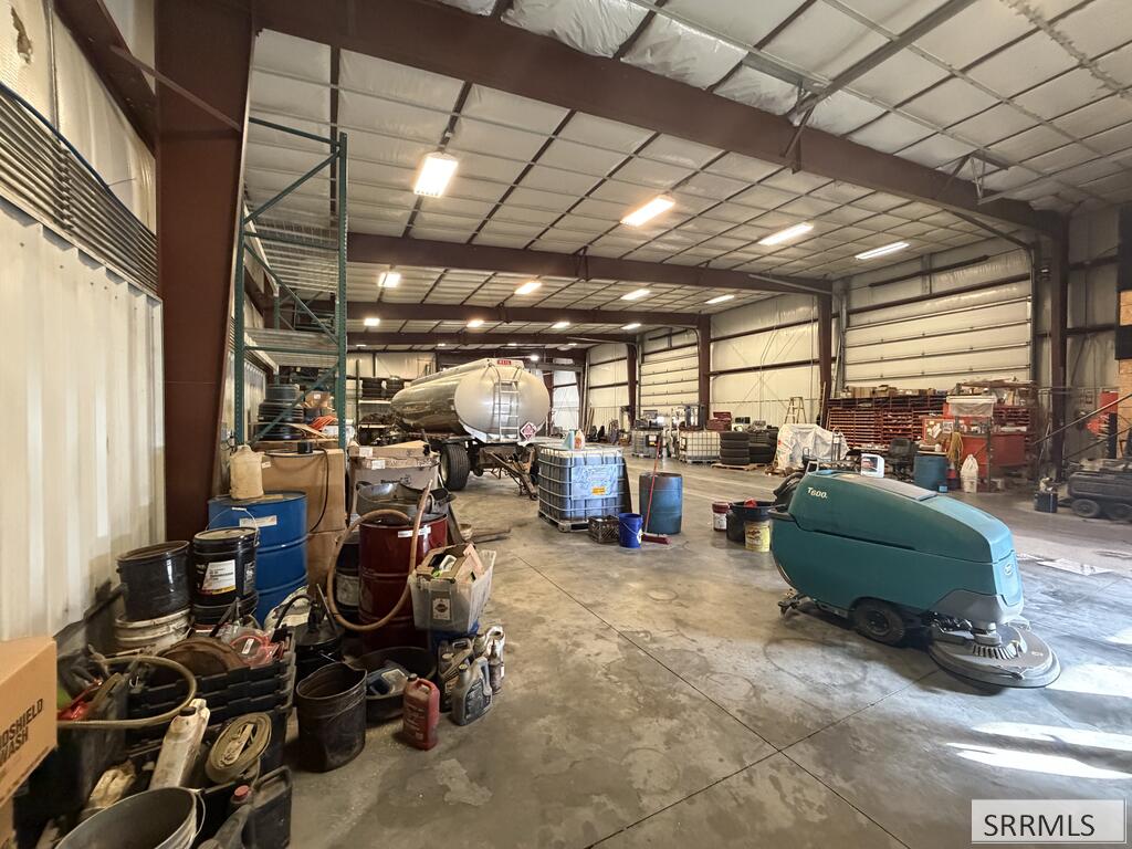 3215 E County Line Road Property Photo 8
