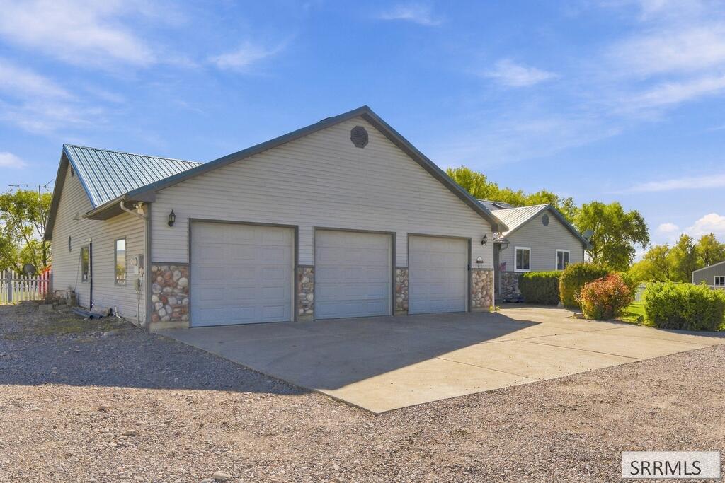 7695 S 15th E Property Photo 4