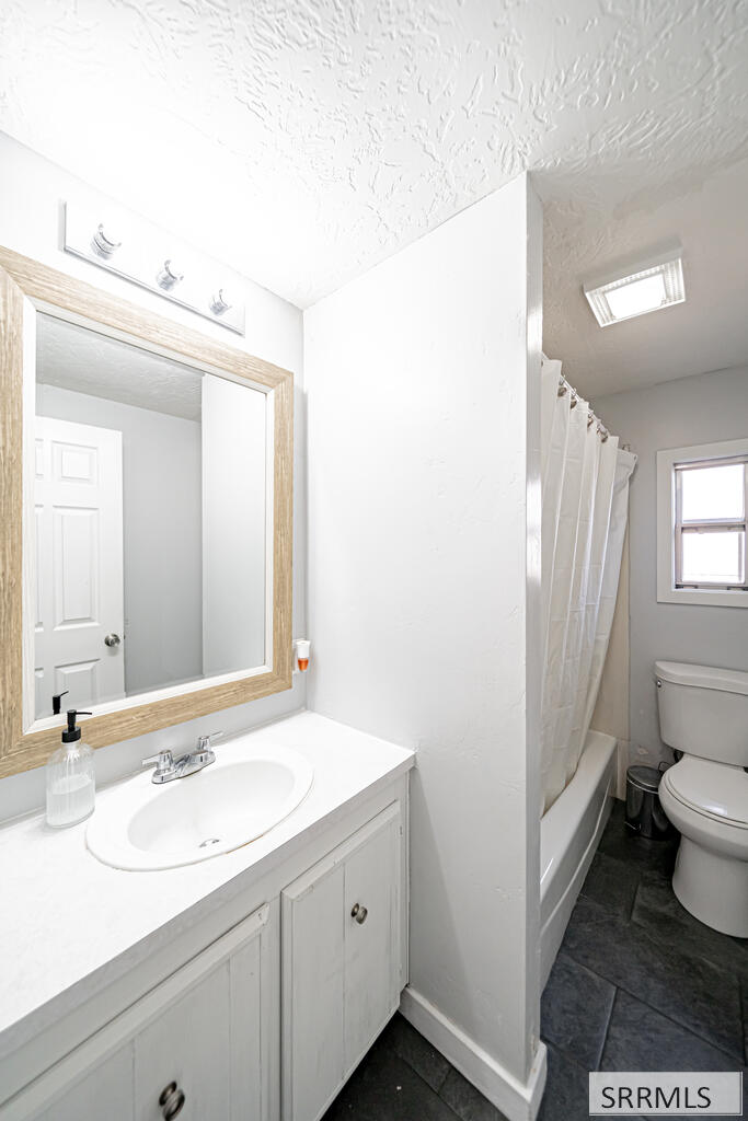 353 N Contor Avenue Property Photo 39