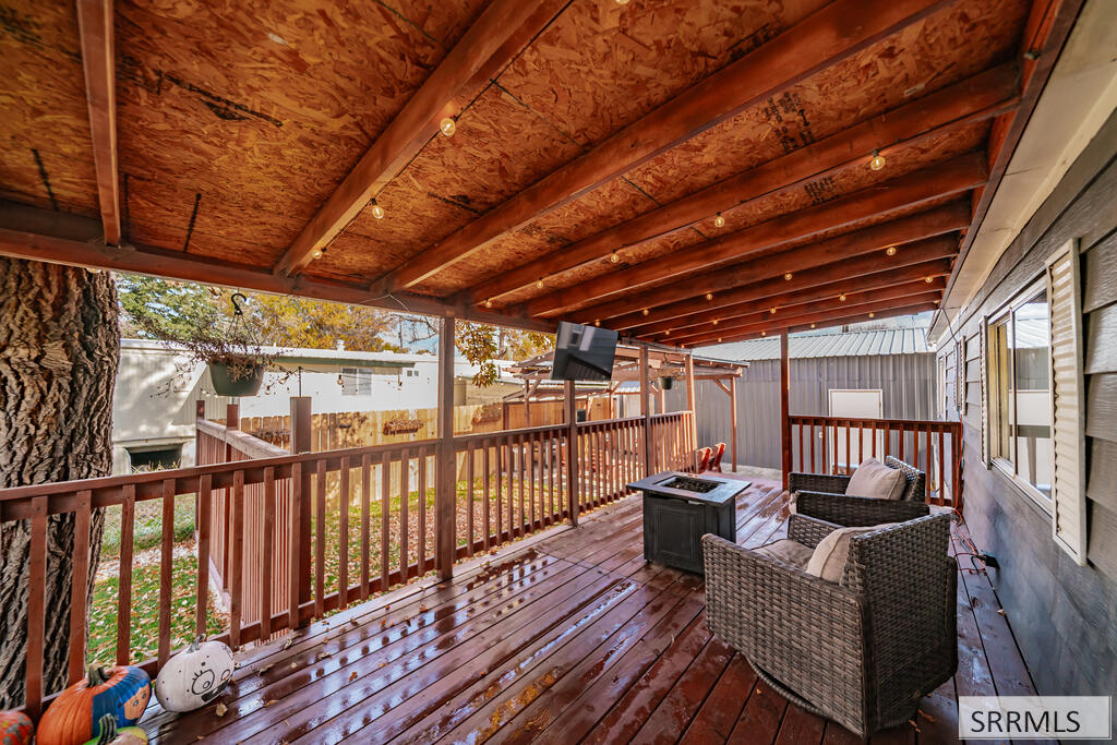 353 N Contor Avenue Property Photo 45