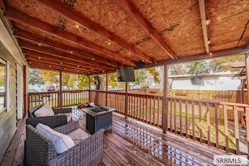 353 N Contor Avenue Property Photo 47