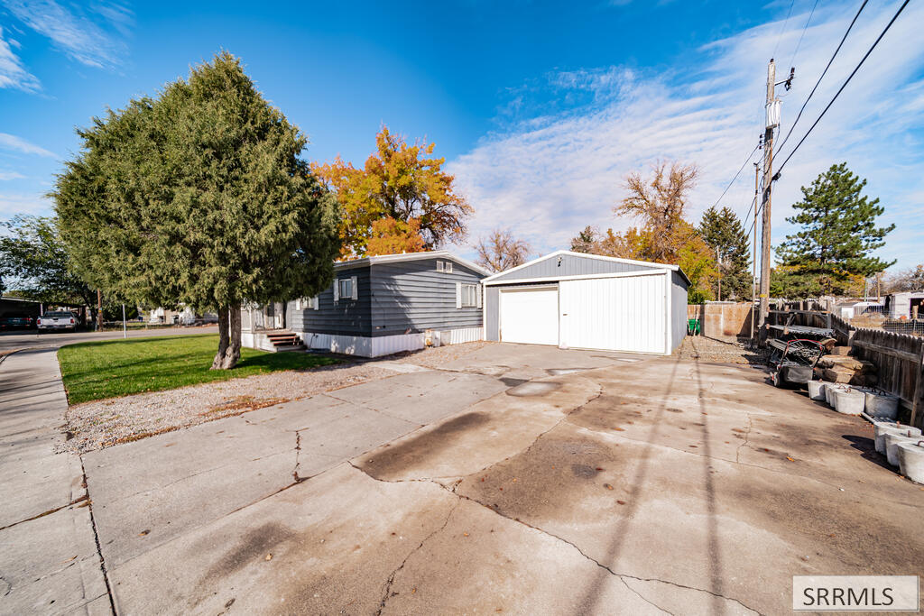 353 N Contor Avenue Property Photo 52