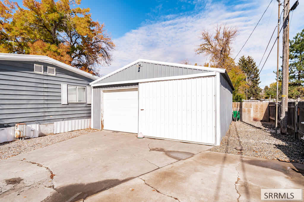 353 N Contor Avenue Property Photo 53