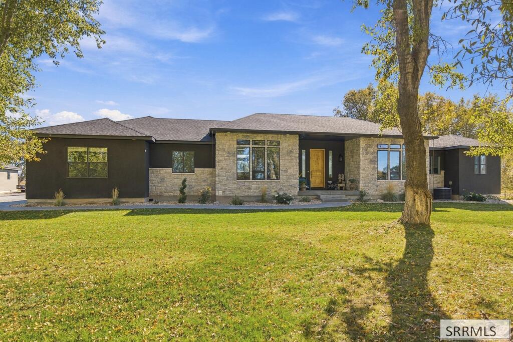 4748 E 100 N Property Photo 1